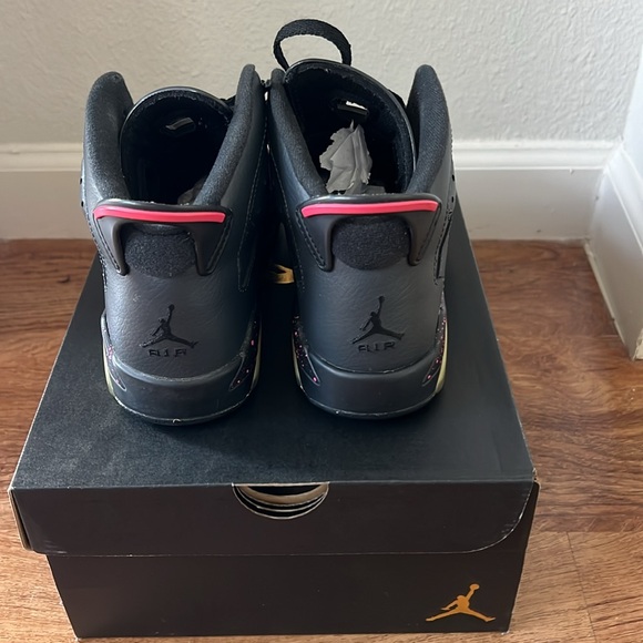 Jordan 6 - Picture 2 of 6